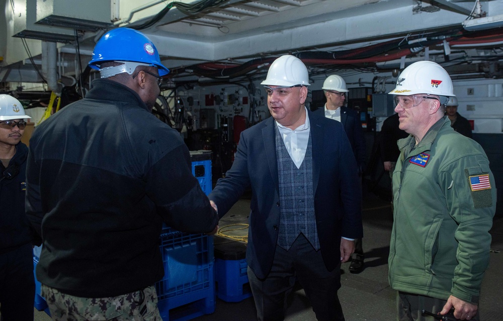 USS Ronald Reagan (CVN 76) hosts the Under Secretary of Defense