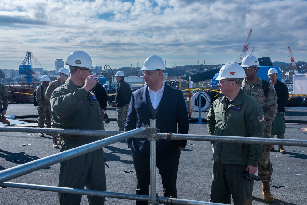 USS Ronald Reagan (CVN 76) hosts the Under Secretary of Defense