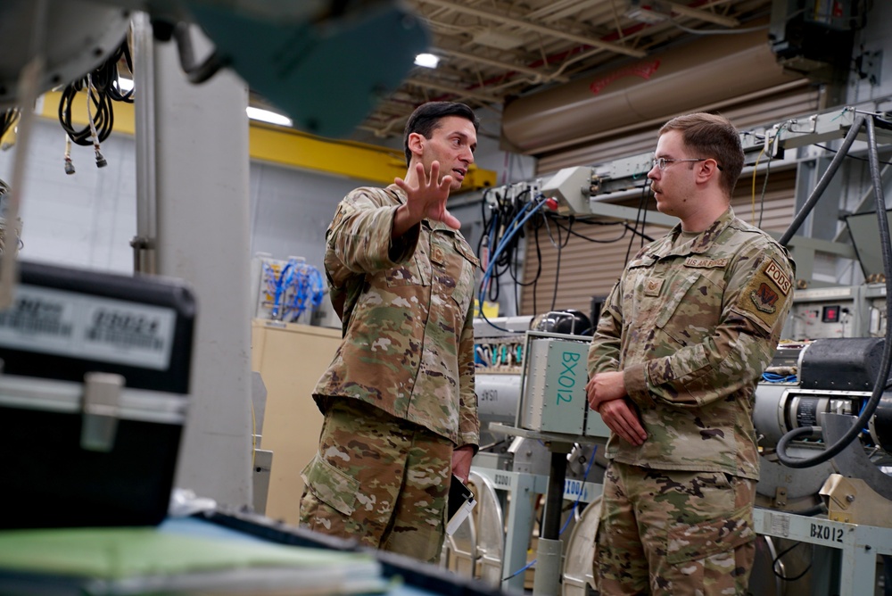 Lt. Gen. Lauderback visits 350th SWW