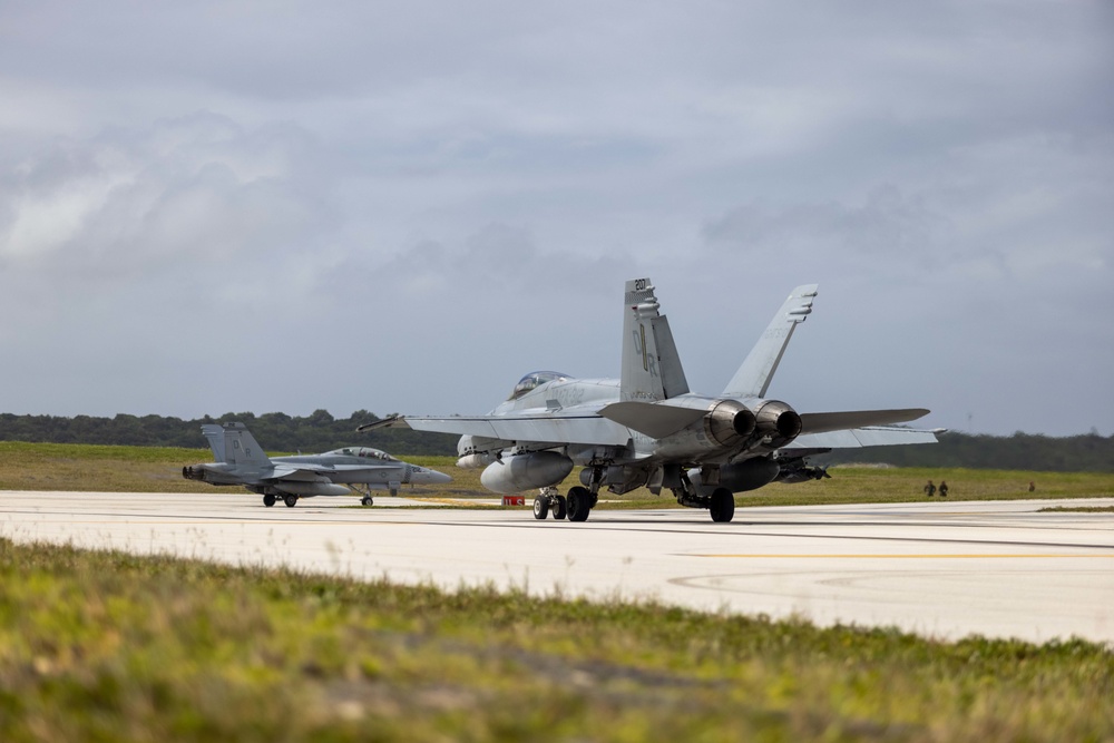 MAG-31 Commanding Officer Visits VMFA-312 in Guam