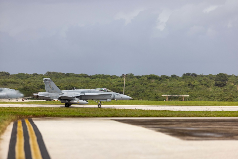 MAG-31 Commanding Officer Visits VMFA-312 in Guam