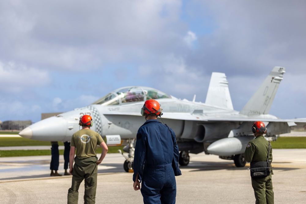 MAG-31 Commanding Officer Visits VMFA-312 in Guam