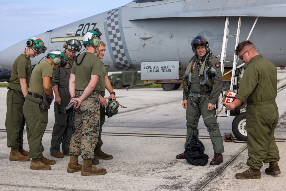 MAG-31 Commanding Officer Visits VMFA-312 in Guam