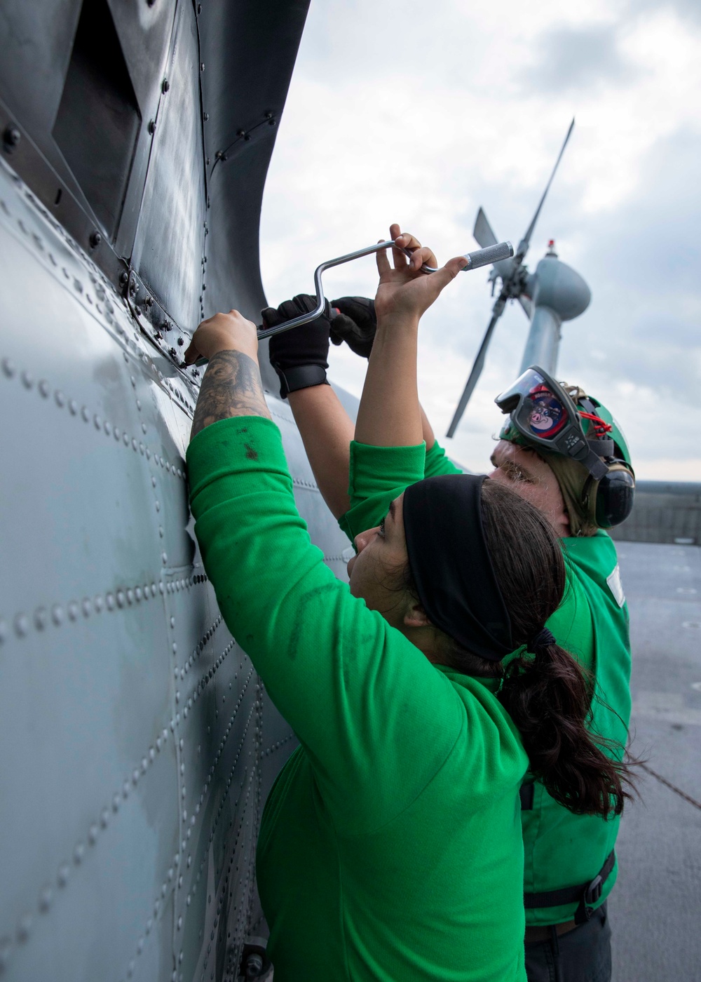 USS Charleston conducts routine flight maintenance