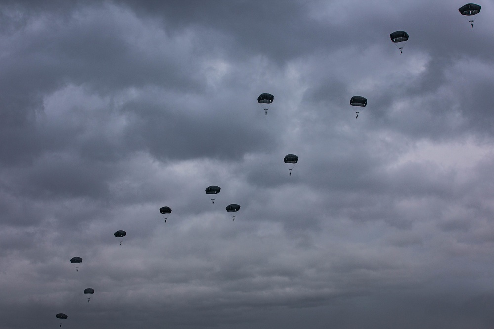 DVIDS - Images - 173rd Airborne Brigade train at the Novo Selo Training ...