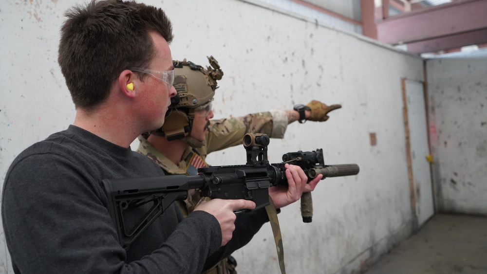 Maritime Security Response Team East hosts Senator Dan Sullivan’s staff