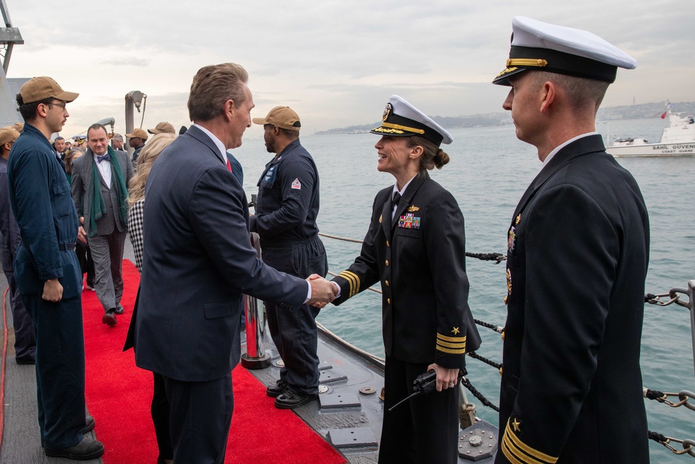 USS Nitze (DDG 94) arrives at Gölcük Naval Base in Türkiye