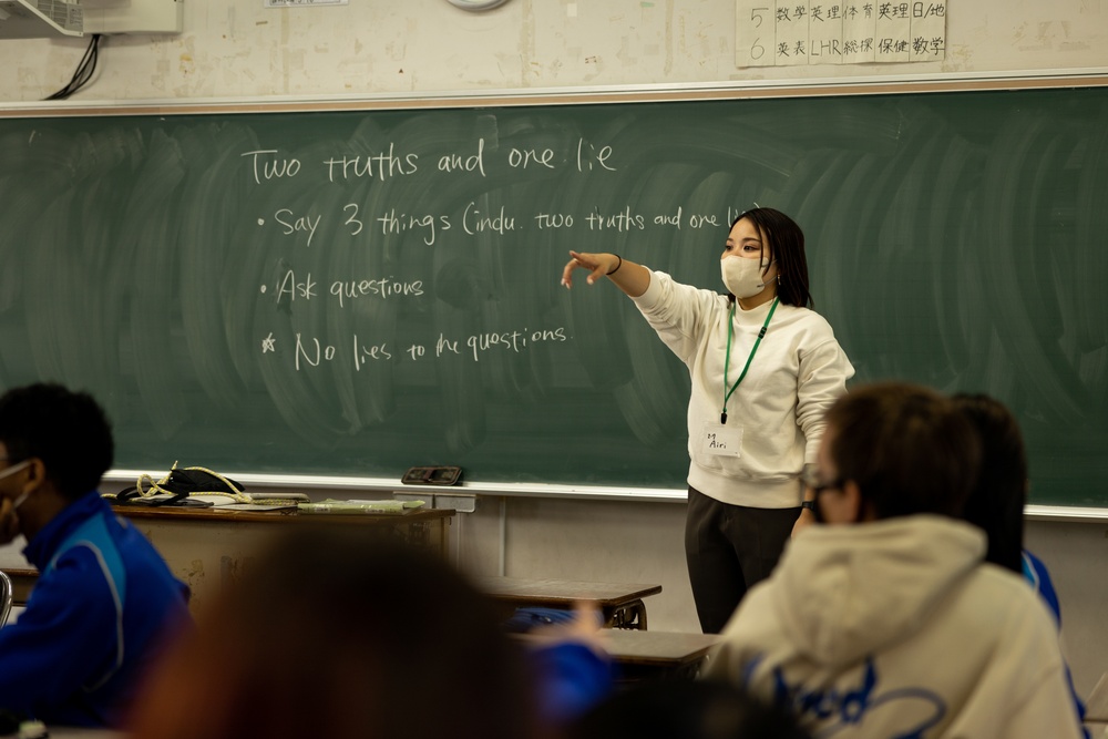 Kubasaki, Naha Nishi High schools host an exchange day