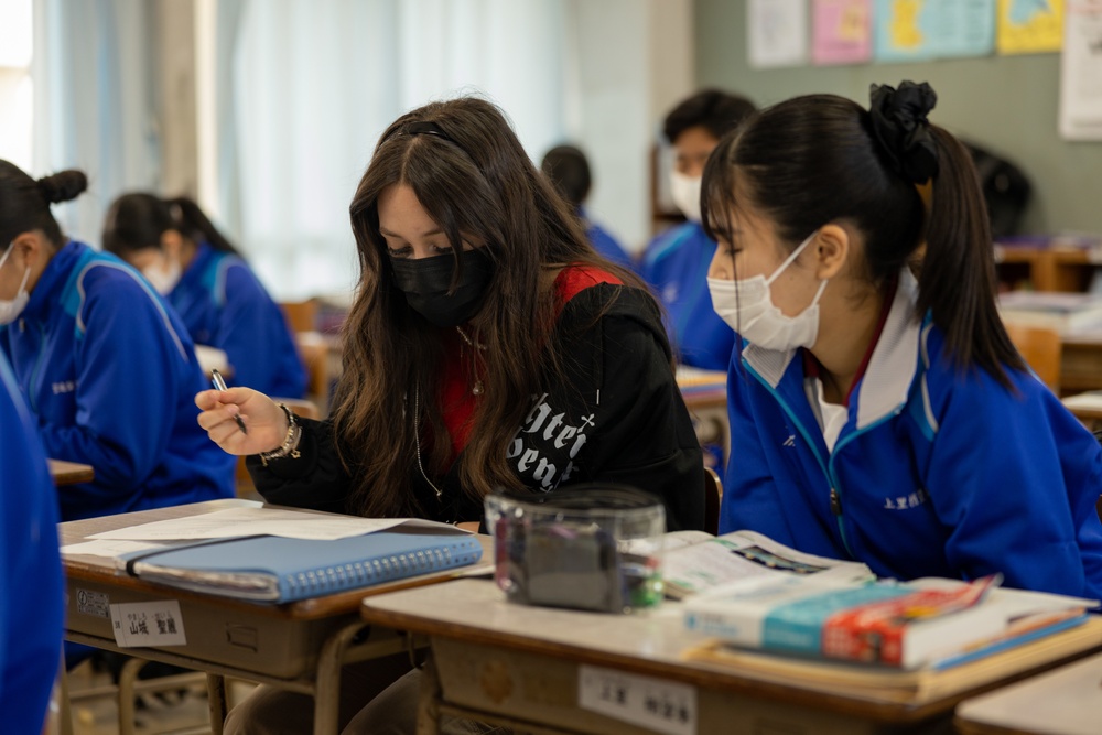 Kubasaki, Naha Nishi High schools host an exchange day