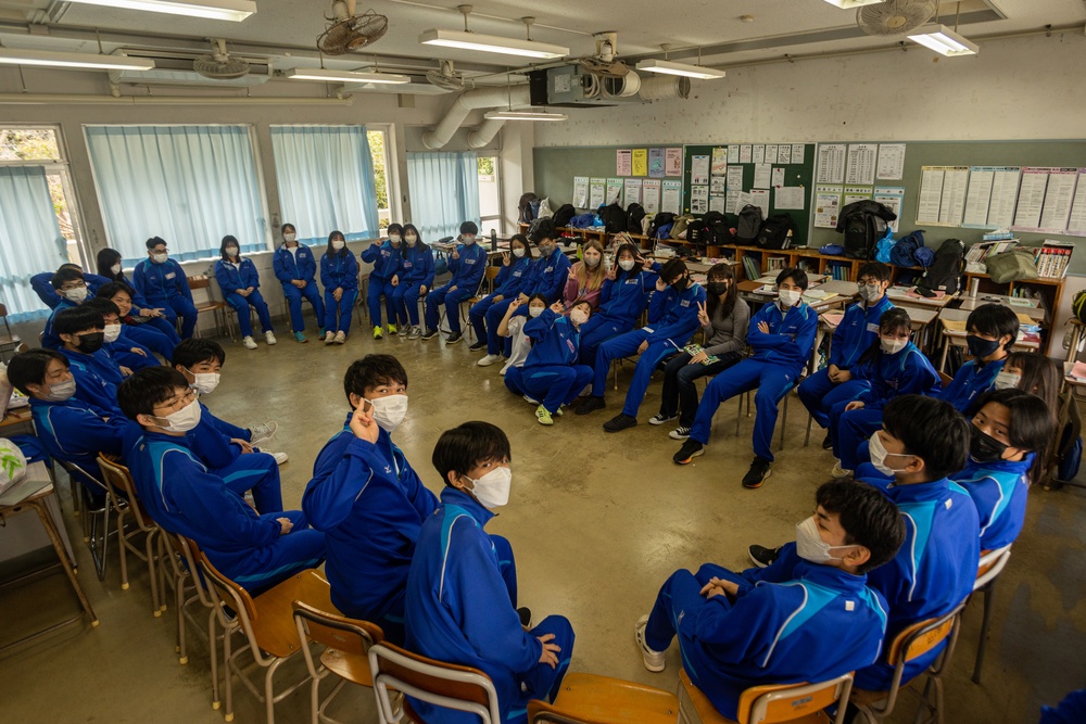 Kubasaki, Naha Nishi High schools host an exchange day