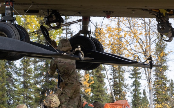 Arctic Wolves Conduct Sling Load Training