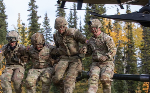 Arctic Wolves Conduct Sling Load Training