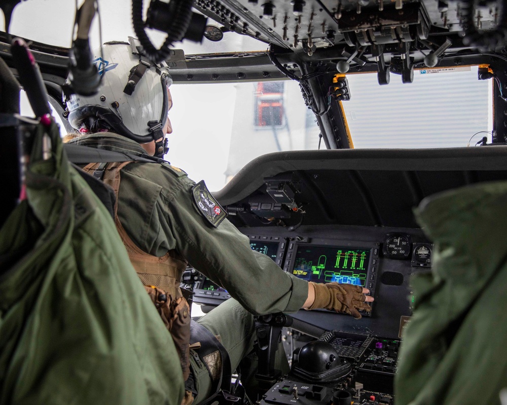 USS Charleston conducts combined operations with JMSDF JS Makinami