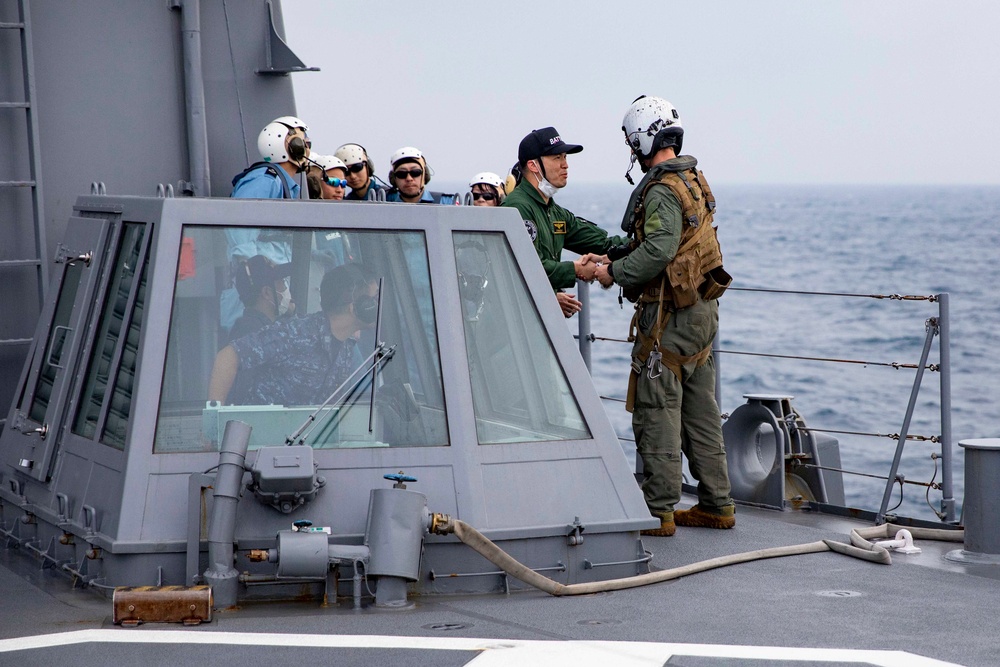 USS Charleston conducts combined operations with JMSDF JS Makinami