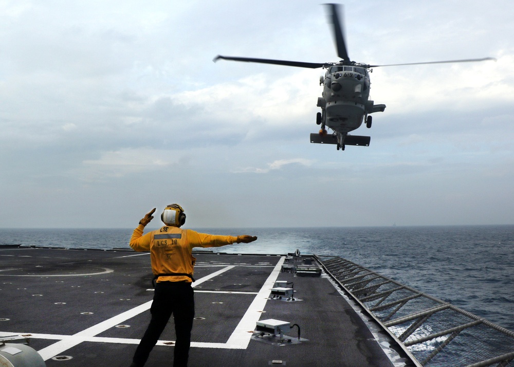 USS Charleston conducts combined operations with JMSDF JS Makinami