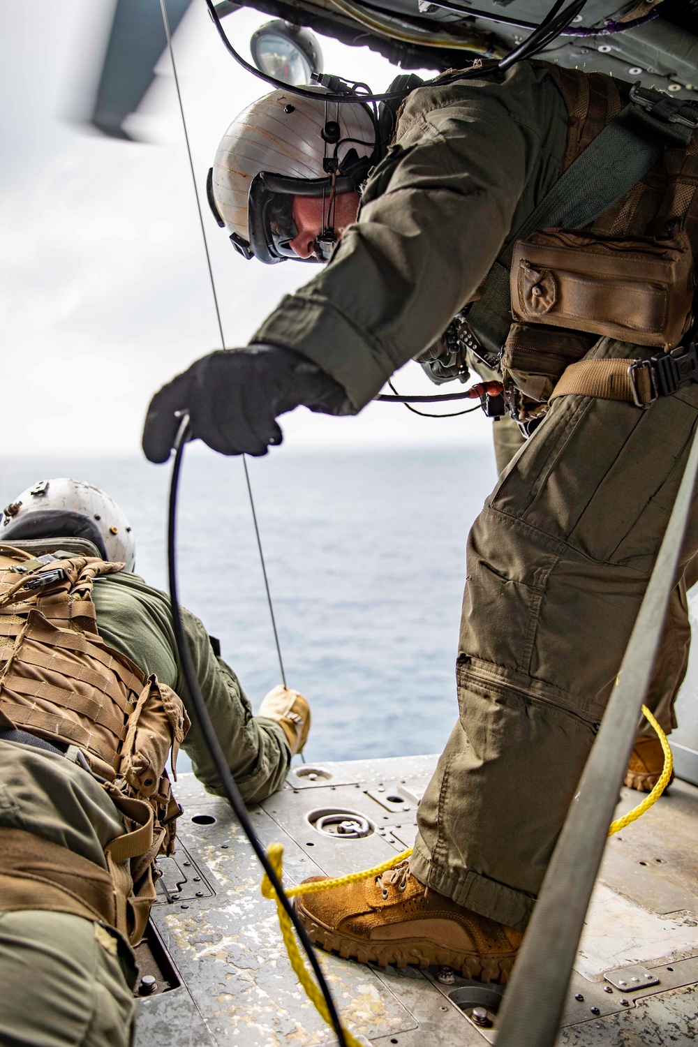 USS Charleston conducts combined operations with JMSDF JS Makinami