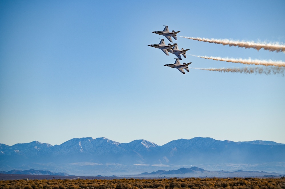 Thunderbirds conduct winter training at Edwards AFB