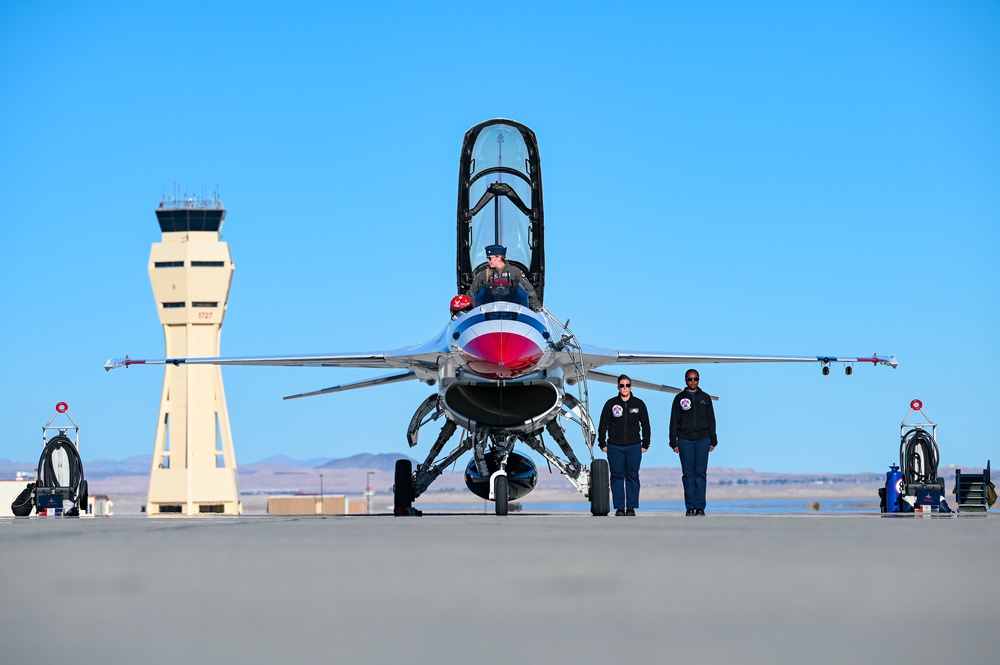 Thunderbirds conduct winter training at Edwards AFB