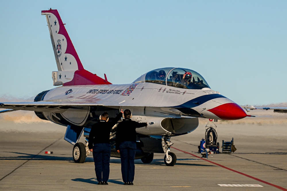 Thunderbirds conduct winter training at Edwards AFB