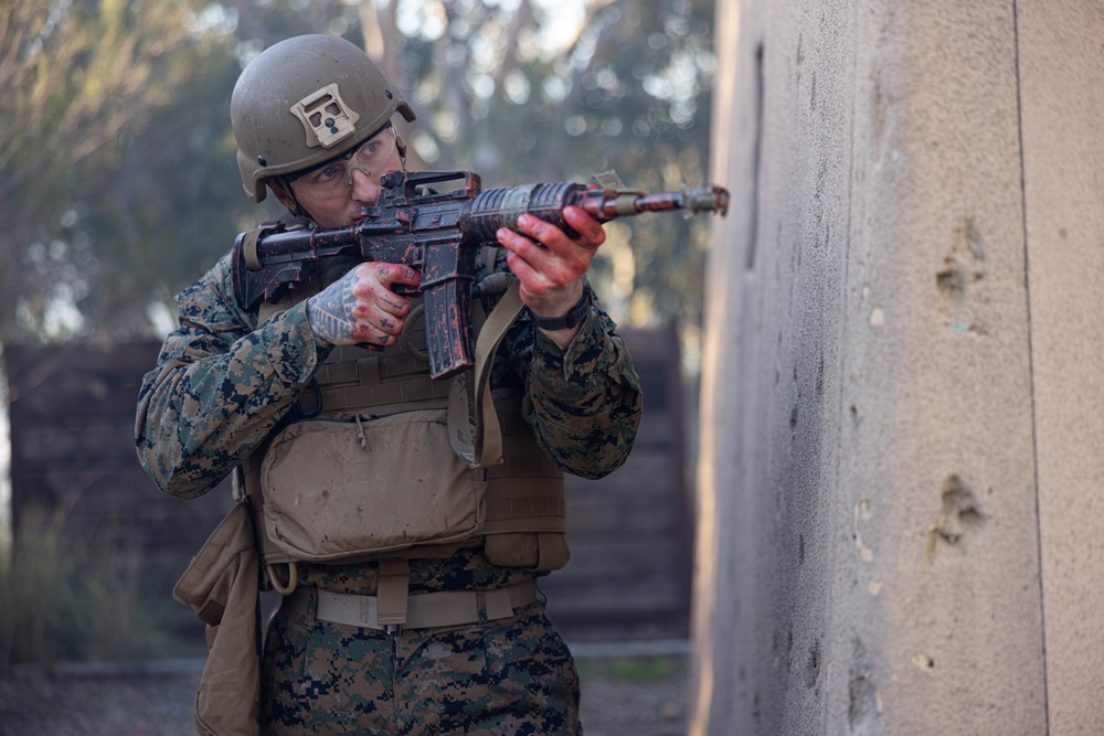 1st MARDIV medical personnel take combat trauma course