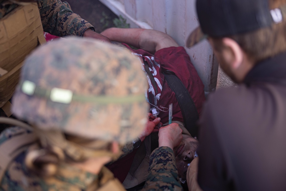 1st MARDIV medical personnel take combat trauma course