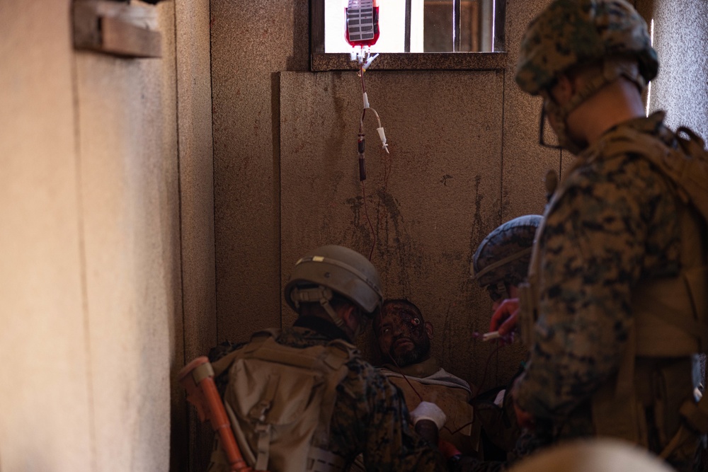 1st MARDIV medical personnel take combat trauma course
