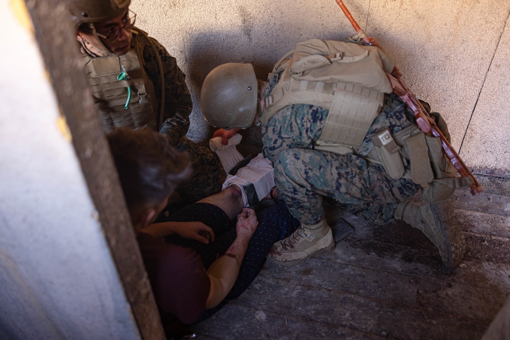 1st MARDIV medical personnel take combat trauma course