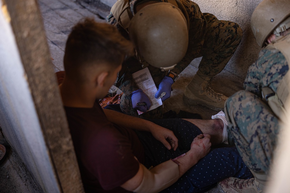 1st MARDIV medical personnel take combat trauma course