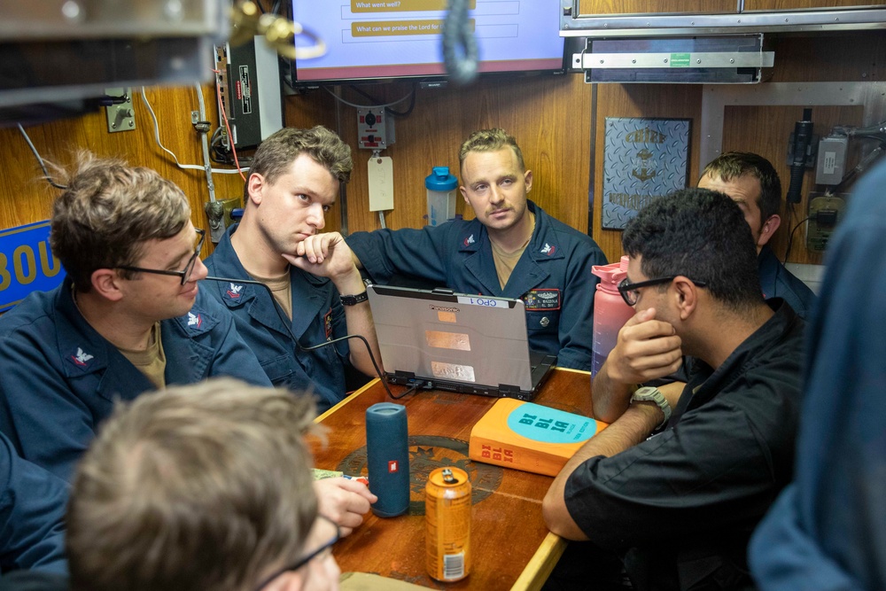 USS Annapolis Underway