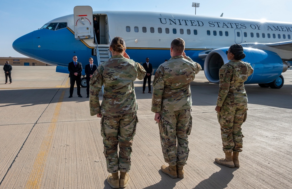 USTRANSCOM Commander visits Prince Sultan Air Base