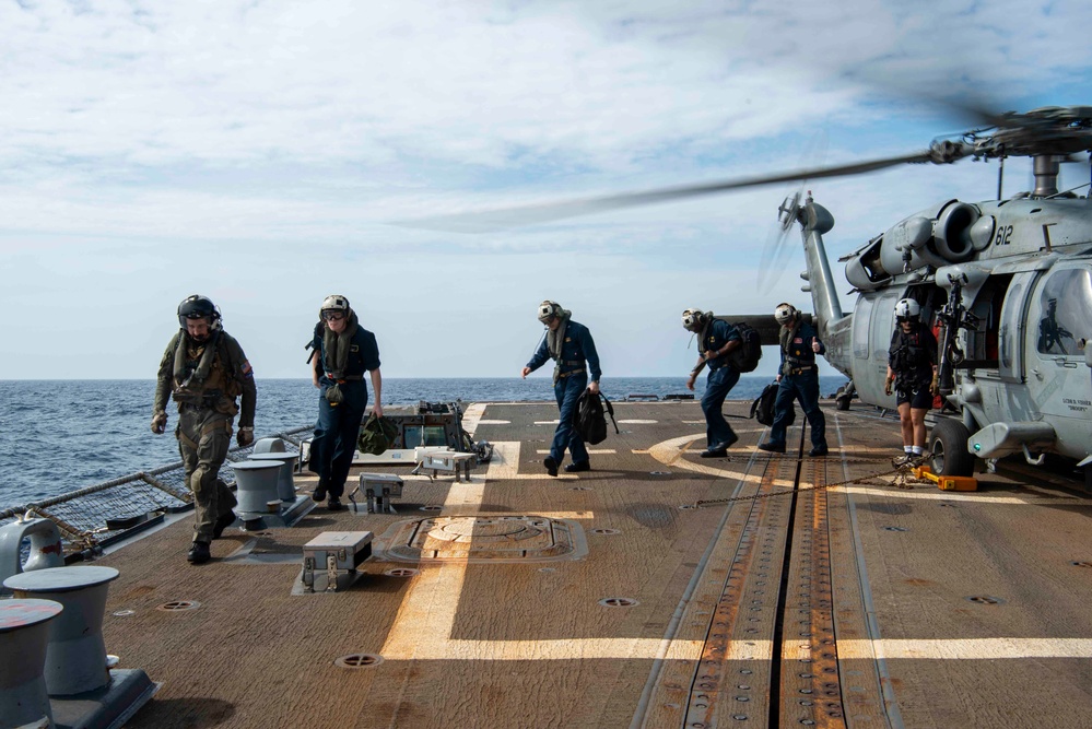 Sailors Visit Wayne E. Meyer