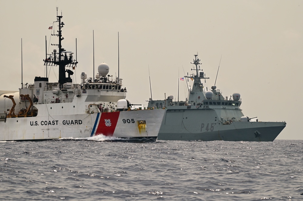 USCGC Spencer (WMEC 905) steams alongside Spanish Navy vessel ESPS Audaz (P-45)