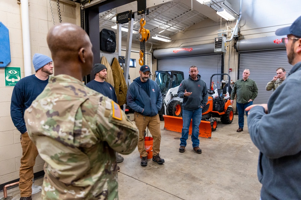 USACE senior enlisted leader visits Pittsburgh District