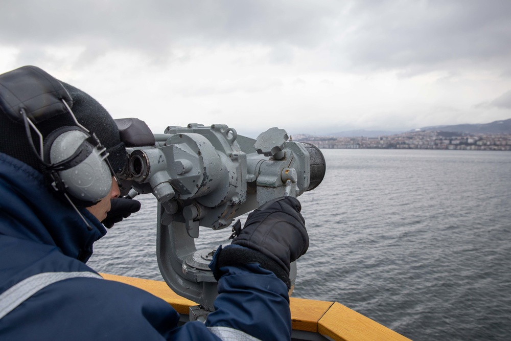 USS Nitze (DDG 94) Departs Gölcük Naval Base, Turkey