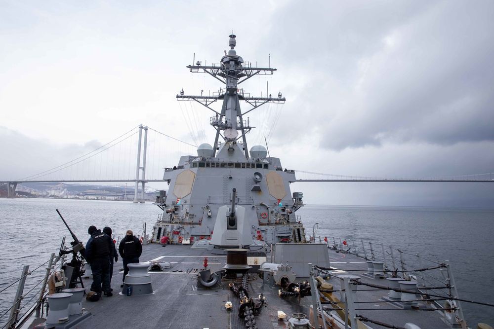 USS Nitze (DDG 94) Departs Gölcük Naval Base, Turkey