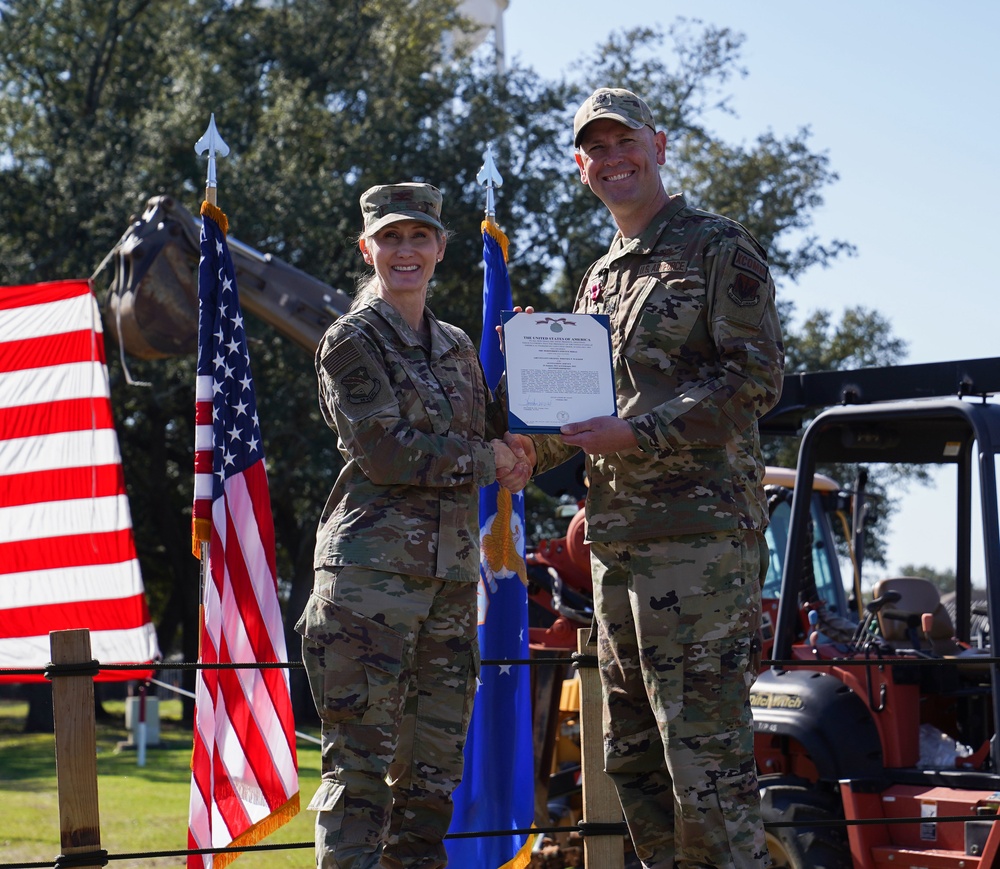 85th EIS welcomes new commander