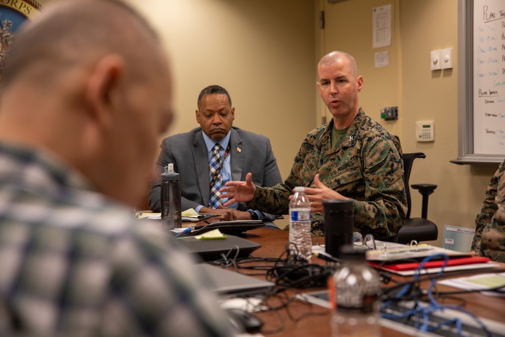 Marine Forces Reserve Leadership Meets with Personnel with The Center of Naval Analyses