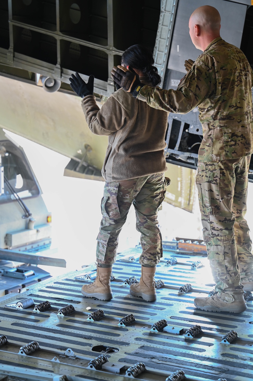 908th Airlift Wing jointly trains with 349th Air Mobility Wing