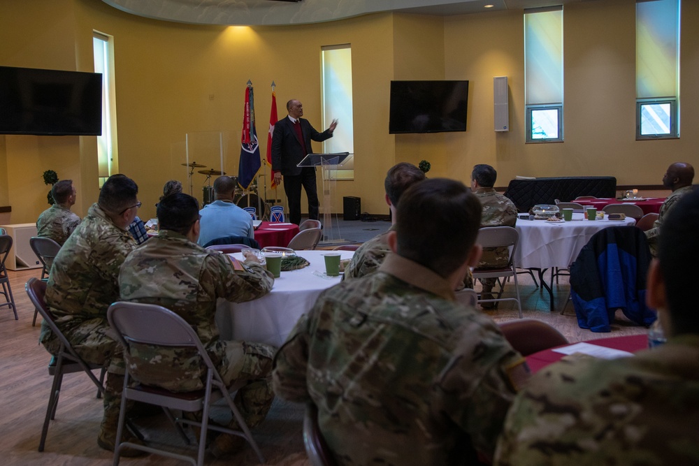 Former NFL player talks resiliency at spiritual readiness breakfast