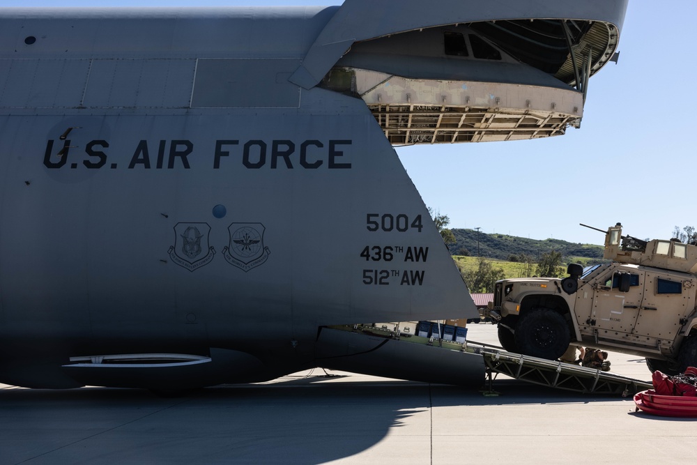 Marines load HIMARS into C-5