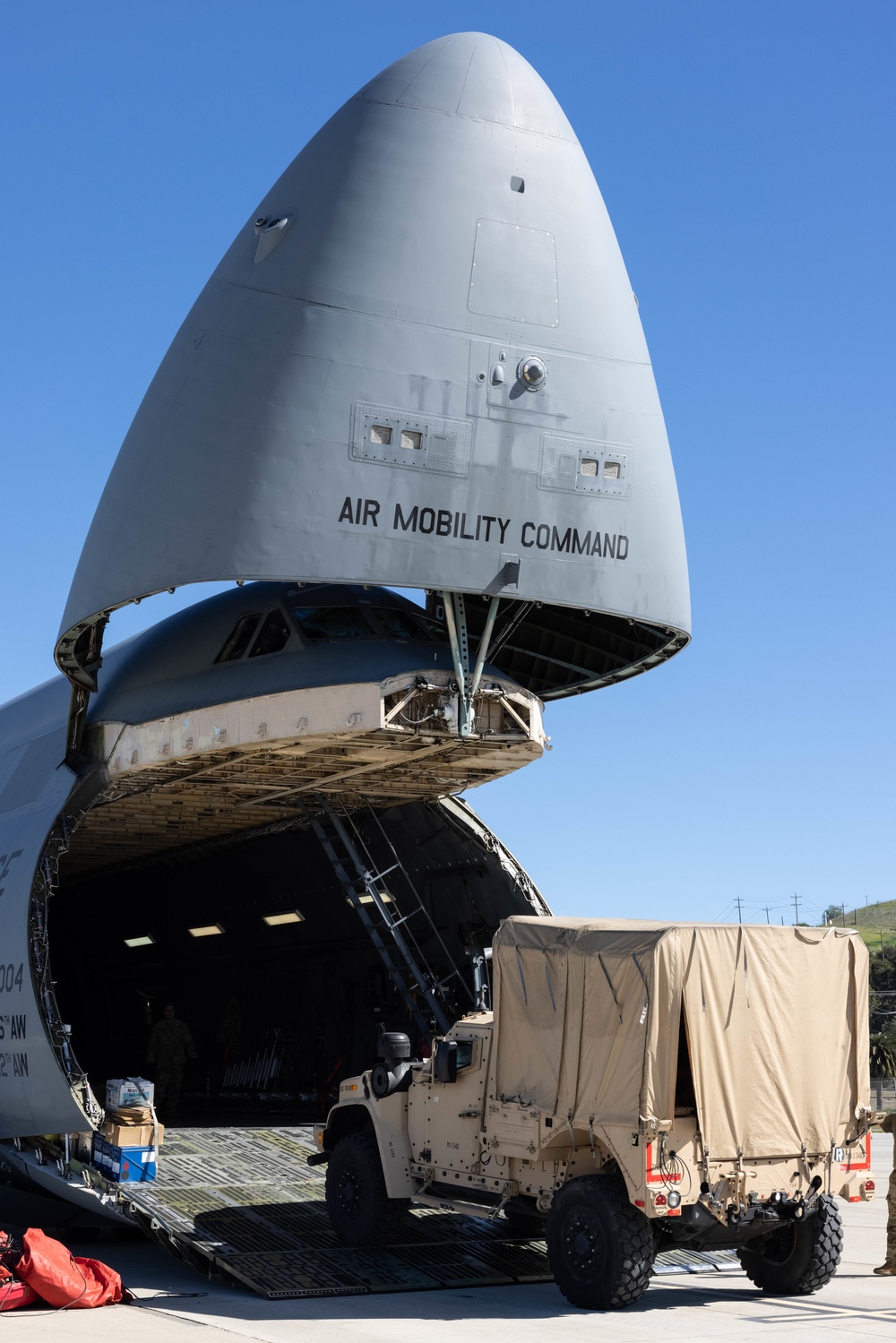 Marines load HIMARS into C-5