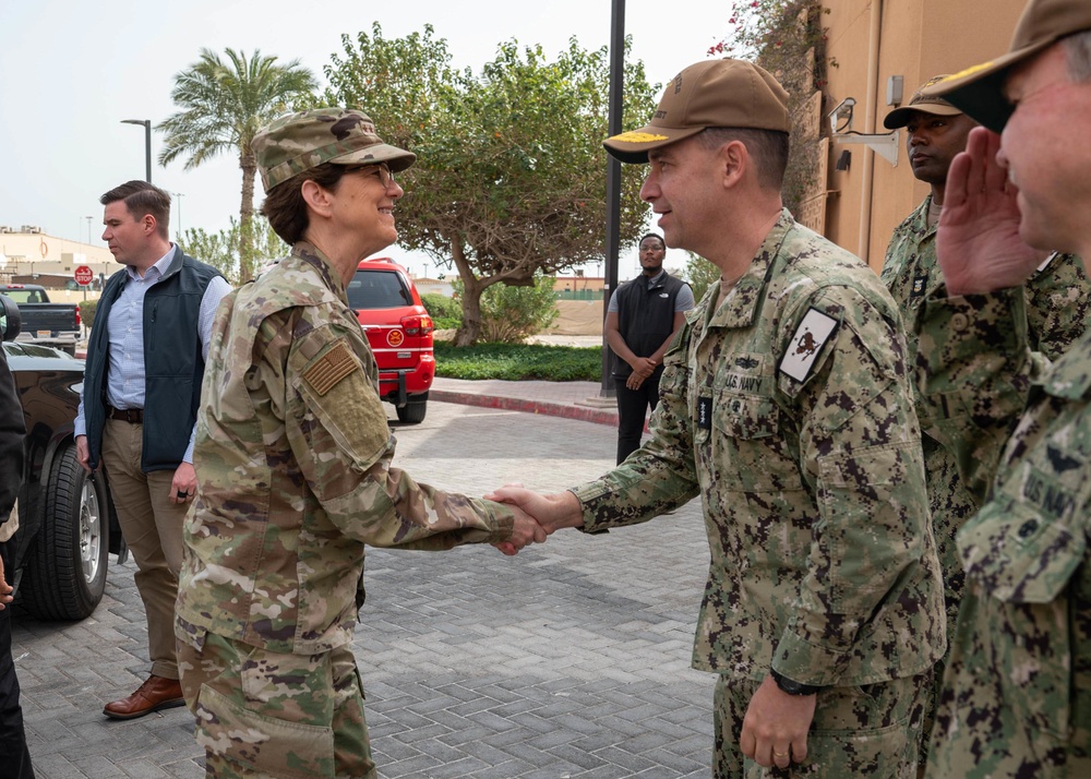 U.S. Transportation Command’s Top Leader Visits U.S. 5th Fleet