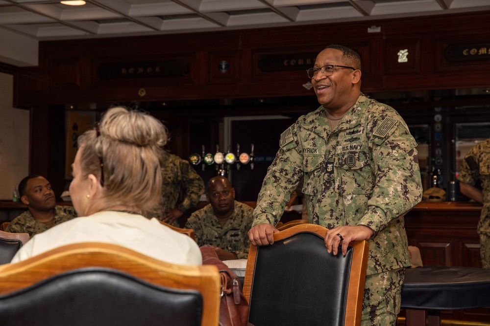 U.S. Transportation Command’s Top Leader Visits U.S. 5th Fleet