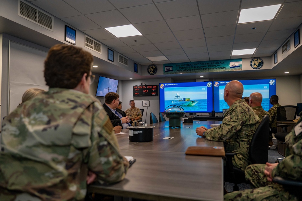 U.S. Transportation Command’s Top Leader Visits U.S. 5th Fleet