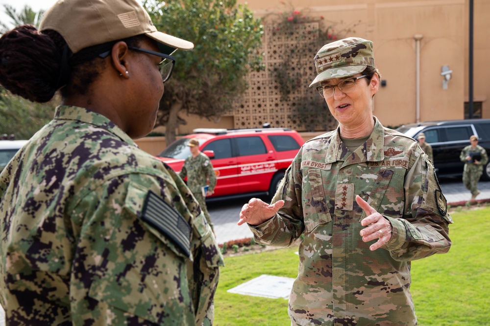 U.S. Transportation Command’s Top Leader Visits U.S. 5th Fleet