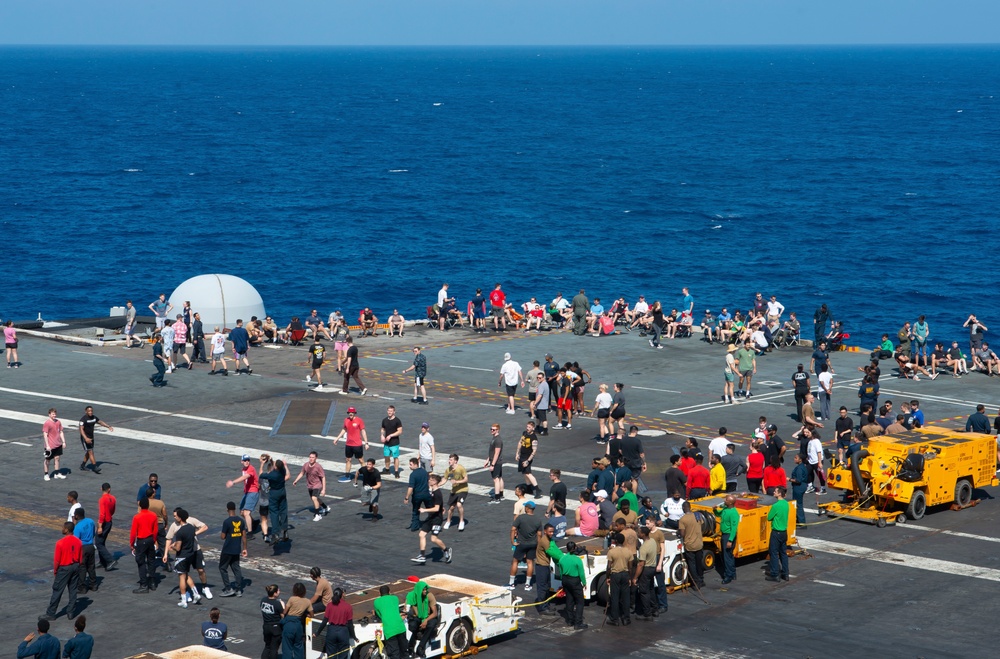 Sailors Participate In MWR Flight Deck Activities