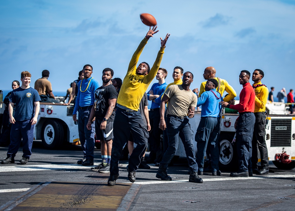 Sailors Participate In MWR Flight Deck Activities