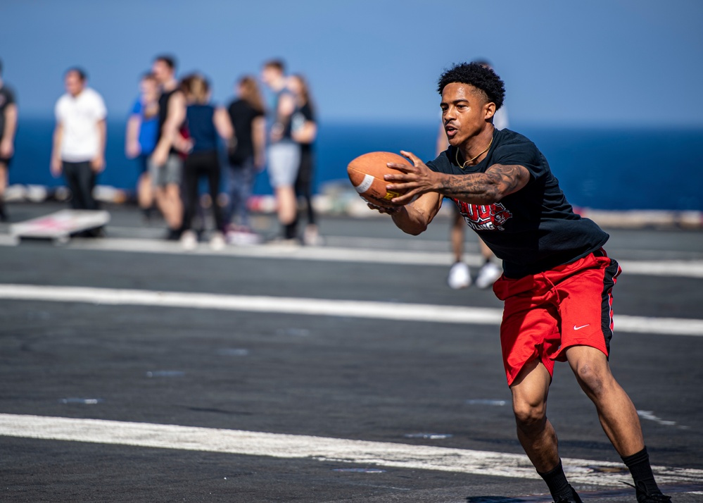 Sailors Participate In MWR Flight Deck Activities