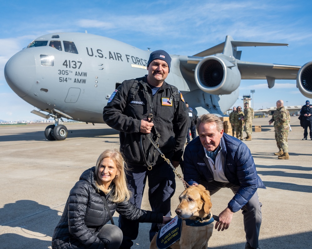 U.S. Ambassador Jeffry Flake greets USAID volunteers arriving to Incirlik AB