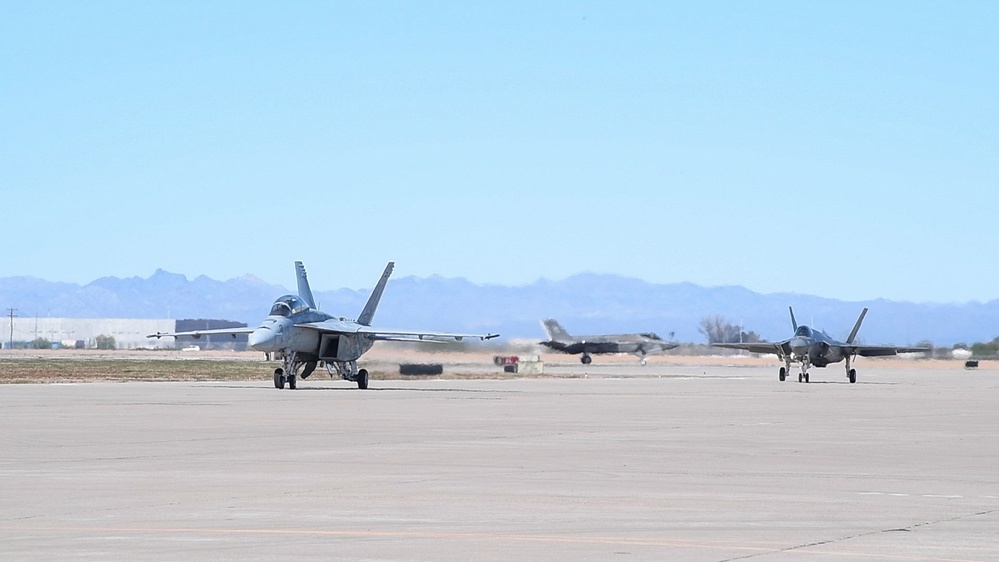 VFA-97, VFA-122, VAQ-129 arrive in Arizona ahead of Super Bowl LVII